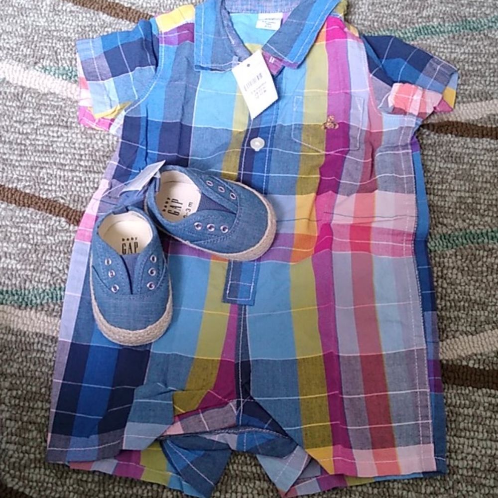 Baby Gap Romper & Gap shoes - Picture 3 of 3